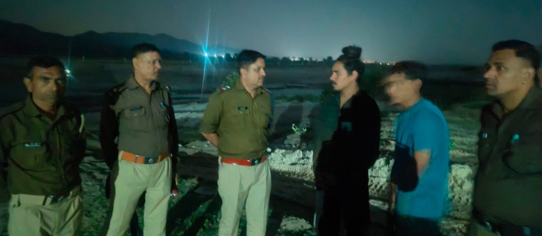 हरिद्वार के कनखल में गंगा में बोलेरो समेत तीन लोग बहे, दो को बचाया, चालक लापता