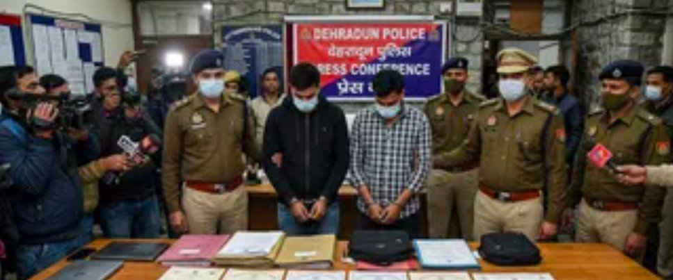 देहरादून पुलिस ने फर्जी दस्तावेजों से एमबीबीएस दाखिला रैकेट का भंडाफोड़, दो गिरफ्तार
