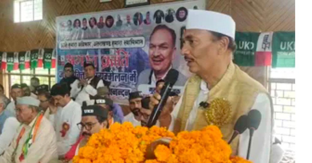 जागेश्वर विधानसभा क्षेत्र में कांग्रेस बड़ा झटका पूर्व विधायक गोविंद सिंह कुंजवाल के भतीजे दिनेश सिंह कुंजवाल ने पार्टी छोड़ उत्तराखंड क्रांति दल (उक्रांद) का थामा दामन