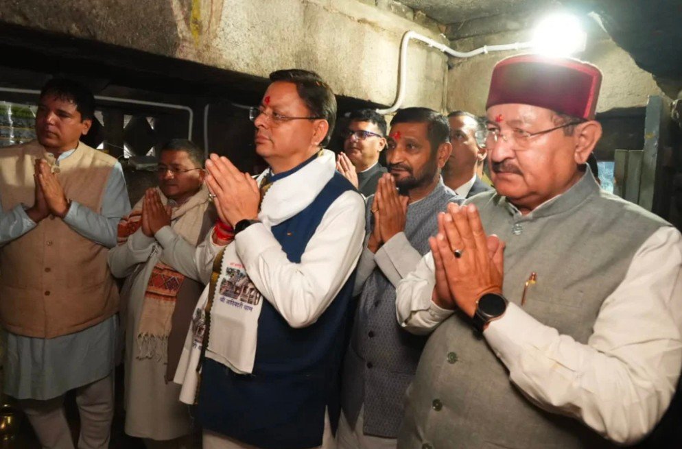 गैरसैंण जाते समय आदिबद्री मंदिर पहुंचे CM धामी, प्रदेश की खुशहाली के लिए की प्रार्थना