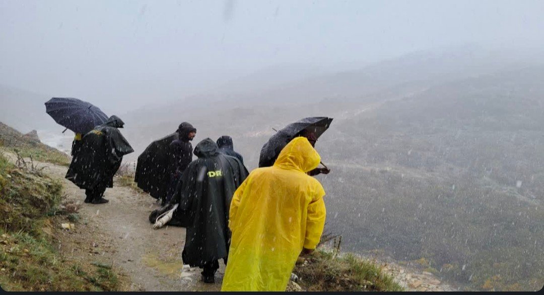 उत्तराखंड चमोली के उच्च हिमालयी क्षेत्रों में लगातार बर्फबारी जारी, उत्तरकाशी में एक्सपीडिशन और ट्रेकिंग पर गए कई लोग फंसे, अलर्ट पर प्रशासन