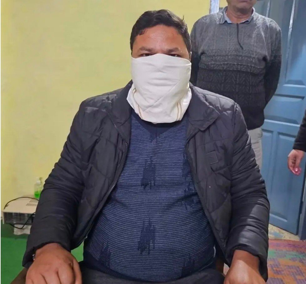 नैनीताल में 30 हजार रुपए रिश्वत लेते ही पटवारी निर्मल बोरा को रंगे हाथ गिरफ्तार, कार्यवाही जारी