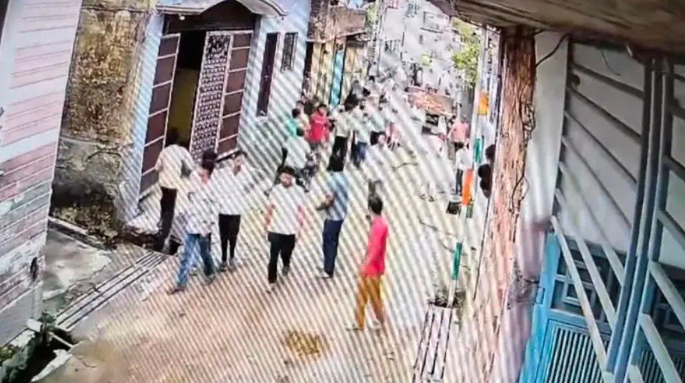 हरिद्वार के मंगलौर में धारदार हथियार से हमला, ग्राम प्रधान के भाई की गर्दन बची, कान कटा; 18 लोगों पर केस
