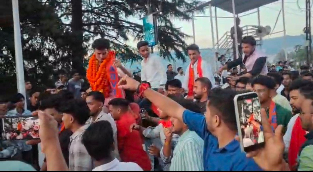 अल्मोड़ा में छात्र संघ चुनाव में एसएसजे यूनिवर्सिटी अल्मोड़ा में एबीवीपी ने लहराया परचम, उपाध्यक्ष में जोरदार मुकाबला पहुंचा लॉटरी तक