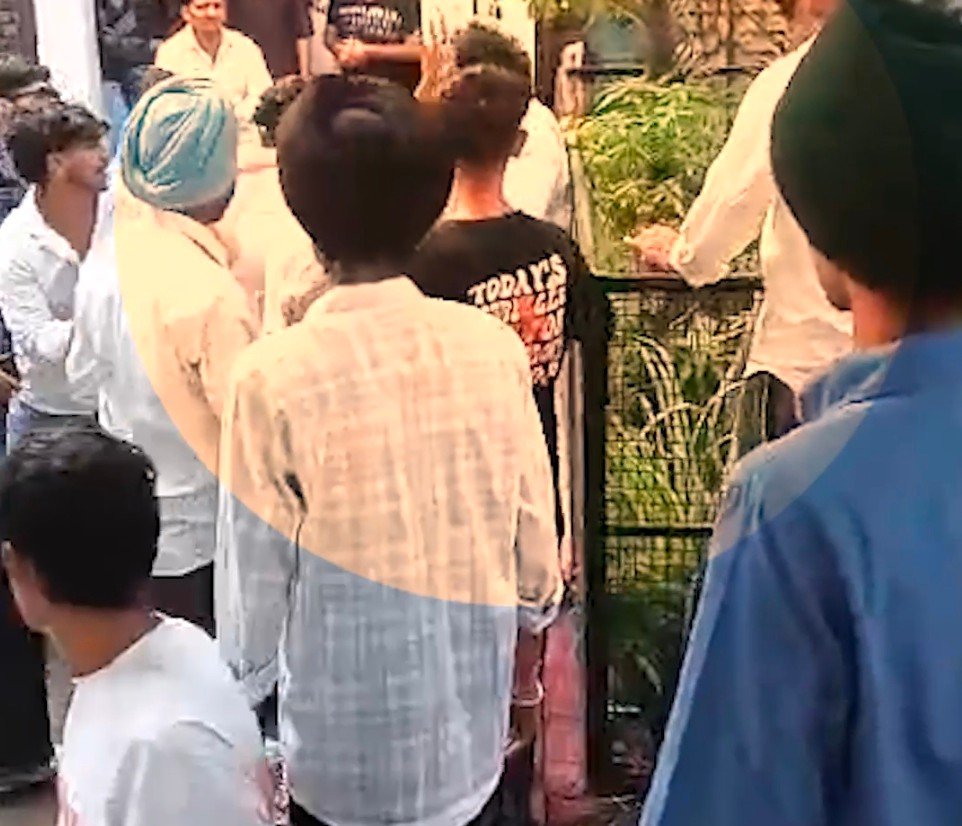एमबीपीजी कालेज में छात्र संघ चुनाव में तमंचा लेकर घुसा युवक, छात्रों ने दबोचा, सुरक्षा पर उठे सवाल, हंगामा