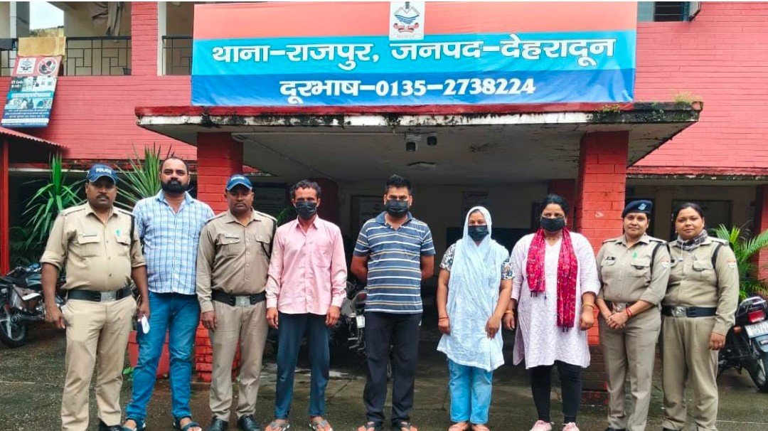 देहरादून में किशोरी के अपहरण की घटना का खुलासा, मां ने ही बेटी को बेचा, डेढ़ लाख में किया था सौदा, चार गिरफ्तार