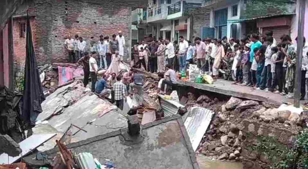 देहरादून में तेज बारिश से तबाही, करगी ग्रांट में दो दुकान और एक घर ढहा, लोगों में दहशत