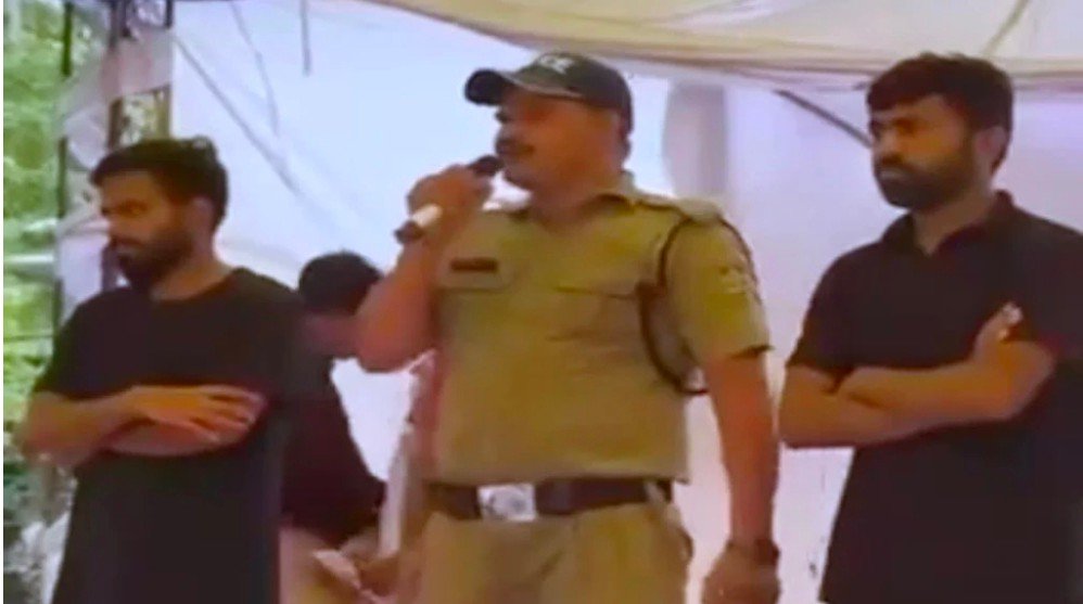 दिल्ली के जंतर-मंतर पर उत्तराखंड पुलिस की वर्दी में पहुंचा शख्स, उत्तराखंड पुलिस ने किया बड़ा खुलासा