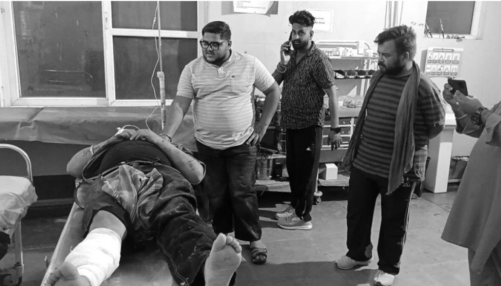 गदरपुर में दबंगों का आतंक गाड़ी का पीछा कर बरसाईं गोलियां, युवक के पैर में लगी गोली