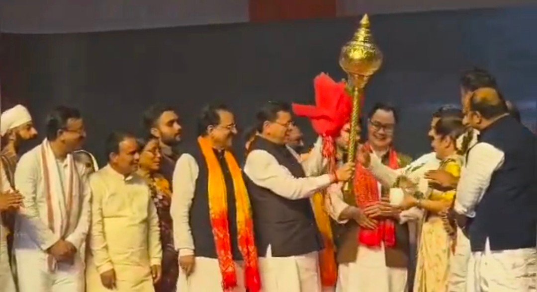 खटीमा में CM धामी ने बजाया ढोल, एकलव्य स्कूल के लिए 10 करोड़ का ऐलान, देशभर से पहुंचेंगे कलाकार