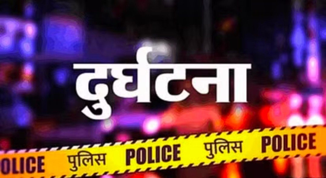 देहरादून के तपोवन रोड पर तेज रफ्तार टाटा सफारी पेड़ से टकराकर पलटी, चालक की मौके पर ही मौत, दो घायल