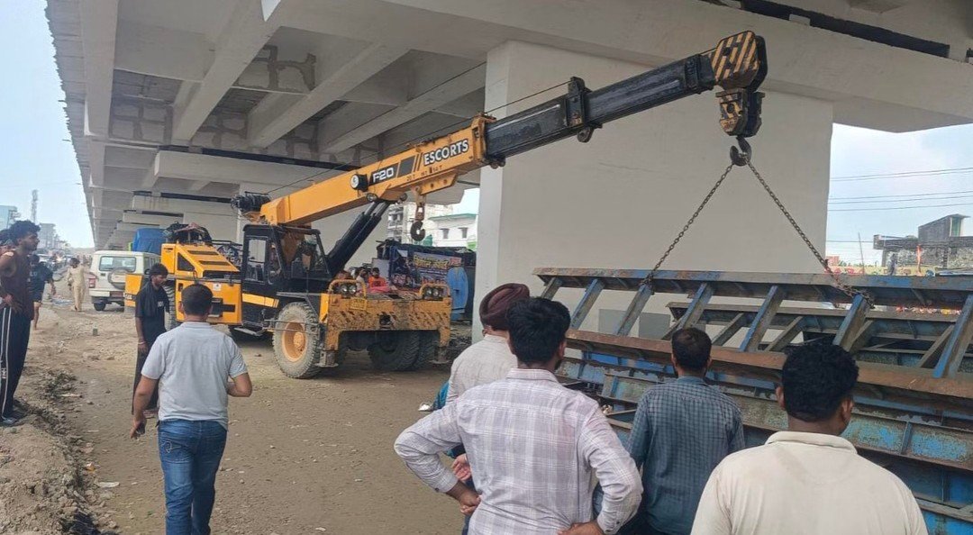 हरिद्वार में फ्लाईओवर के नीचे लोहे का गाटर गिरने से दो कांवड़ यात्रियों की मौत, गंगाजल लेकर लौट रहे थे दोनों